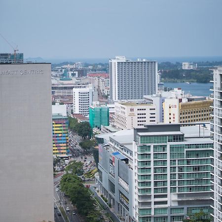 Petronella Suites Apartment @ Jesselton Quay โกตาคินาบาลู ภายนอก รูปภาพ