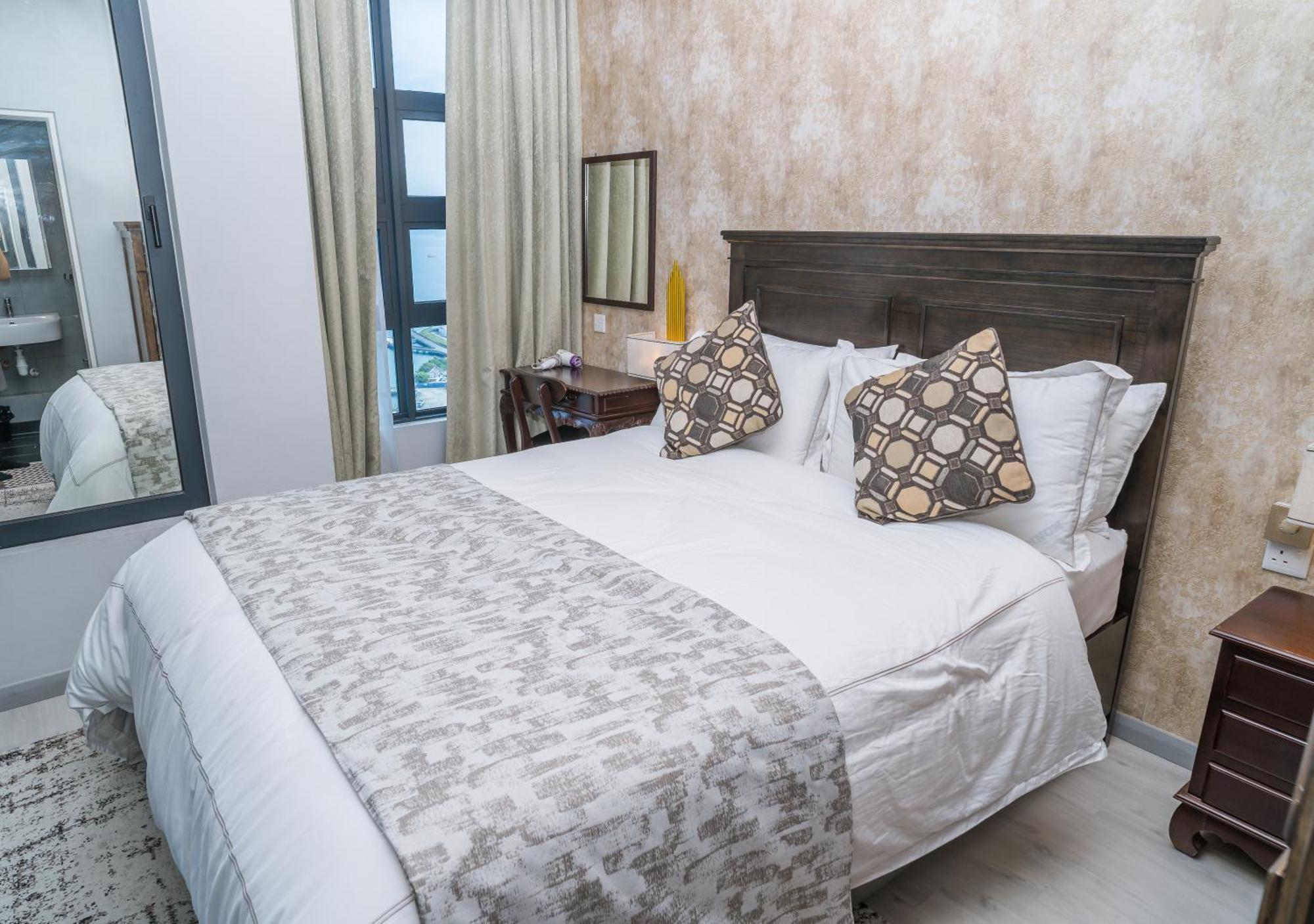 Petronella Suites Apartment @ Jesselton Quay โกตาคินาบาลู ภายนอก รูปภาพ
